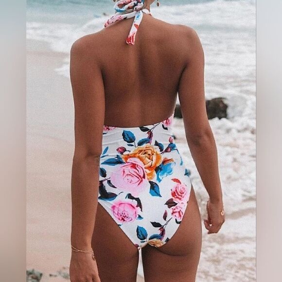 Cupshe halter style one piece features stripped bottom floral top size medium - Picture 3 of 4